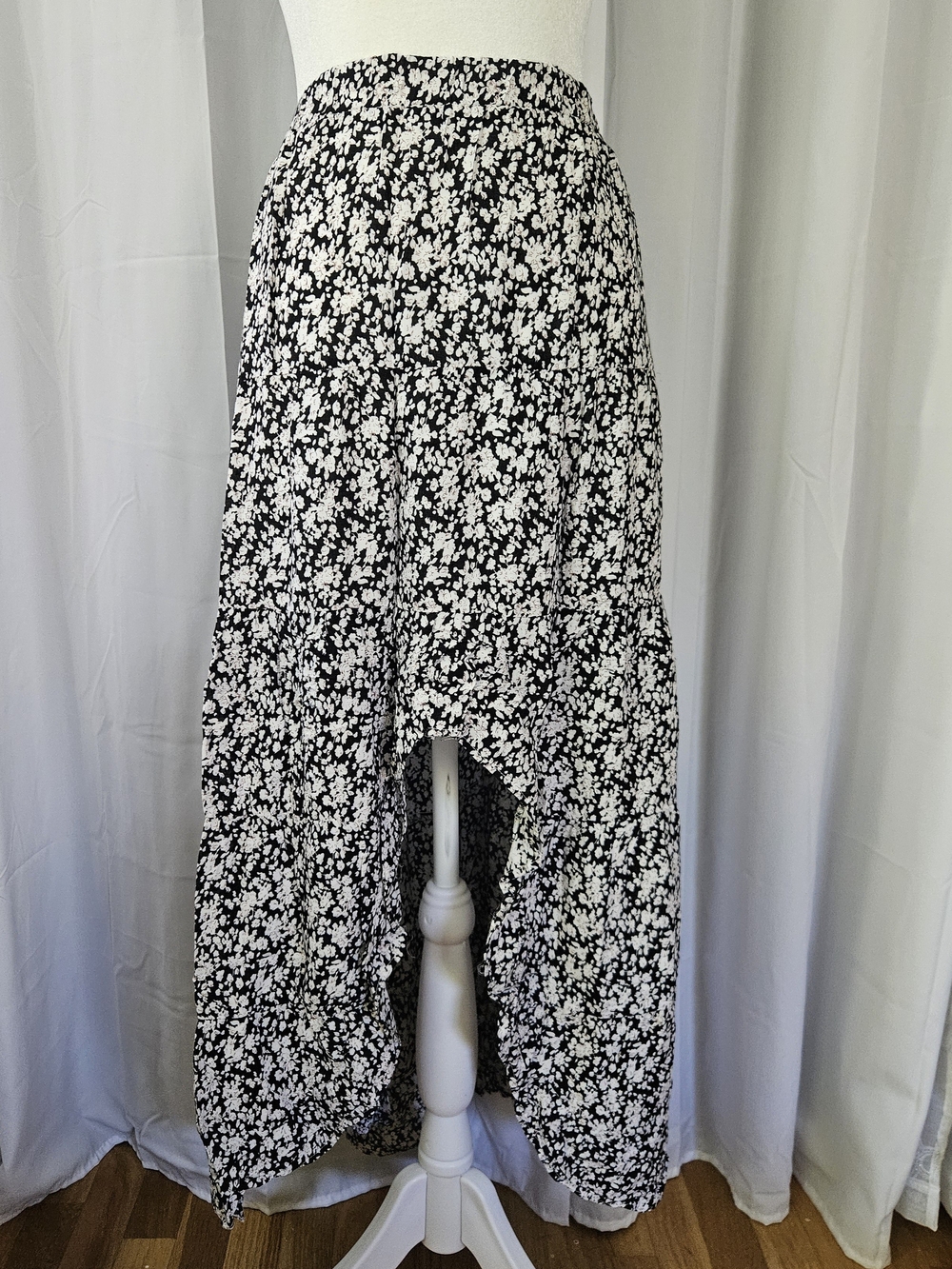 Source Unknown Black and White Floral High-Low Maxi Skirt
